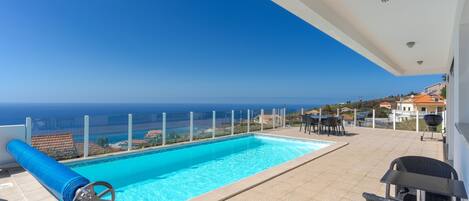 Outdoor pool, pool loungers