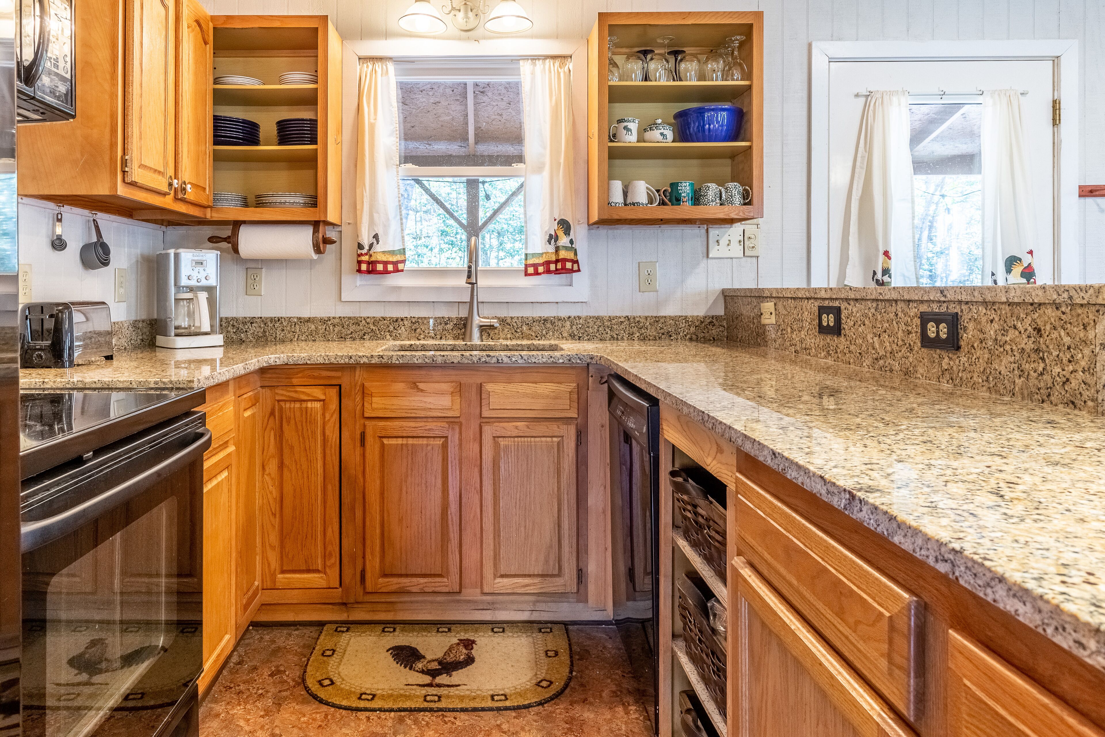 Dog-friendly cabin with WiFi, AC, & upstairs spacious loft - near river and town