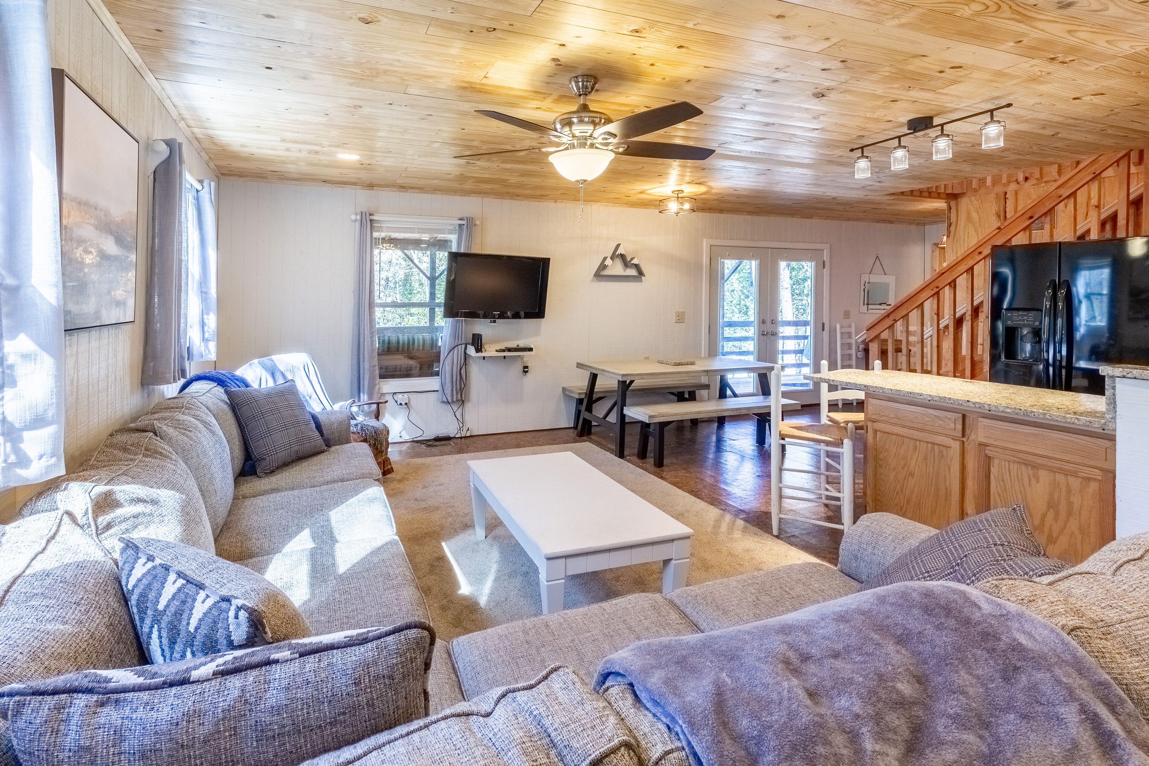 Dog-friendly cabin with WiFi, AC, & upstairs spacious loft - near river and town