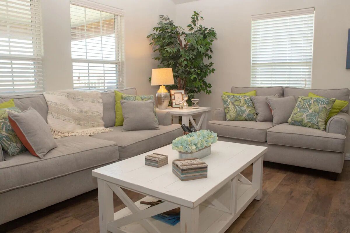 Baywood, Canal Front Getaway