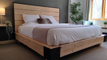 Comfort Room, 1 King Bed | Free WiFi, bed sheets