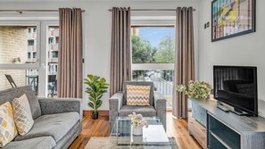 Room - Shoreditch Square Apartments (London)