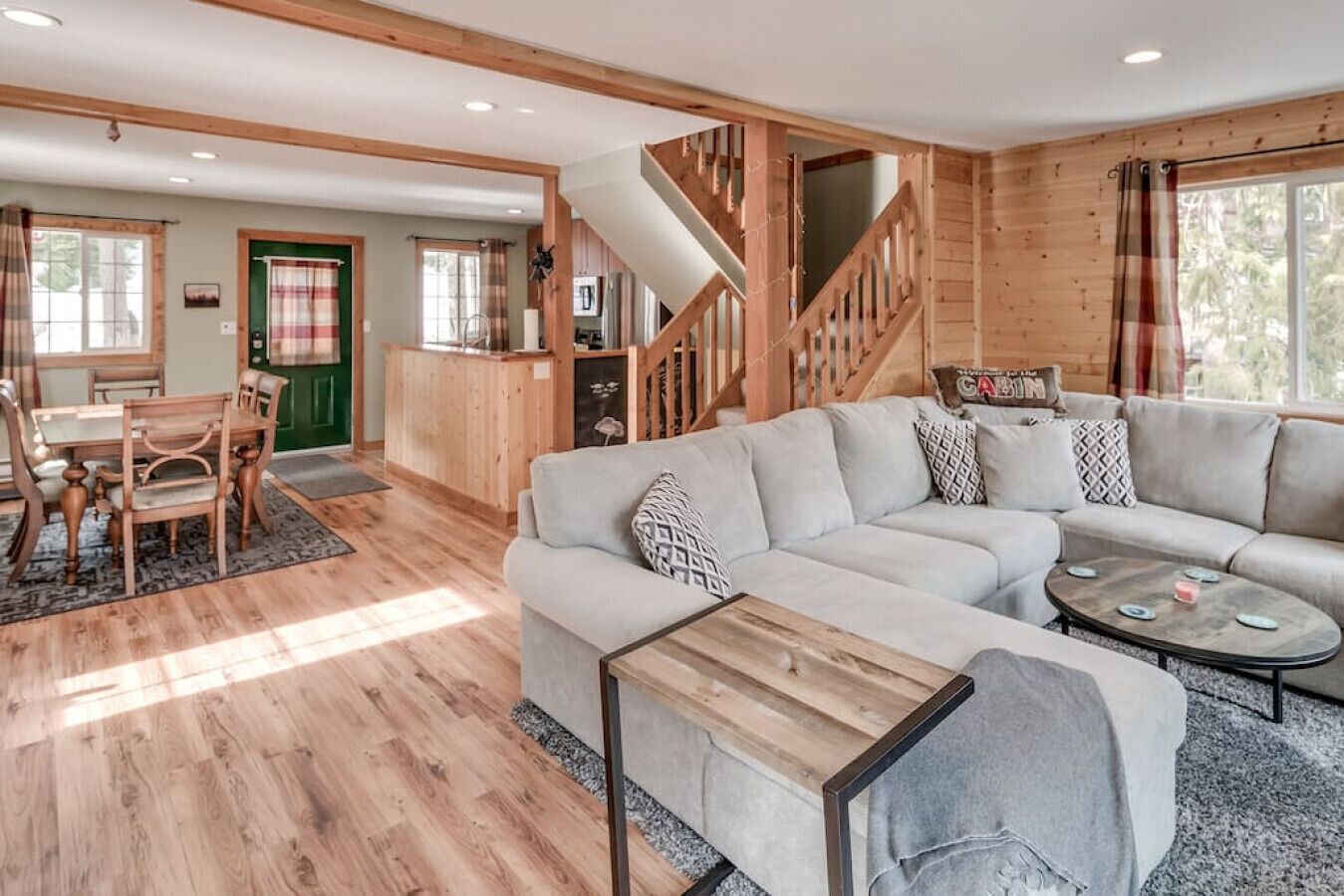 Smart TV, fireplace, table tennis, stereo