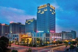 A multi-story hotel with a prominent entrance and signage. - Lanxin Hotel (Shaoxing)
