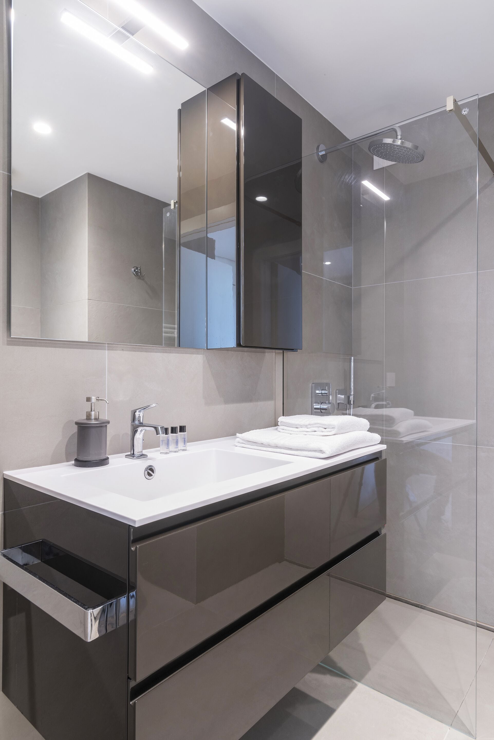 easyhomes - Central Tower