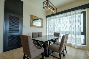 Luxury Suite, Multiple Beds, OceanFront C2 | Eigene Küche