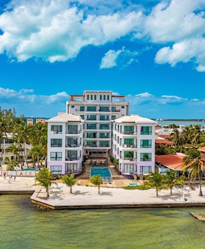 Front of property - Diamante Beachfront Suites (San Pedro)