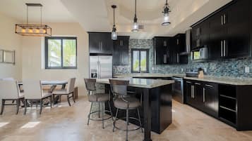 Luxury Suite, Multiple Beds, Ocean View D2 | Private kitchen