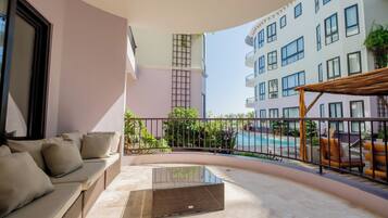 Luxury Suite, Multiple Beds, Ocean View B1 | Teres/patio