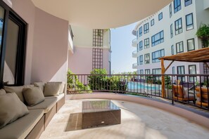 Terrace/patio - Diamante Beachfront Suites (San Pedro)