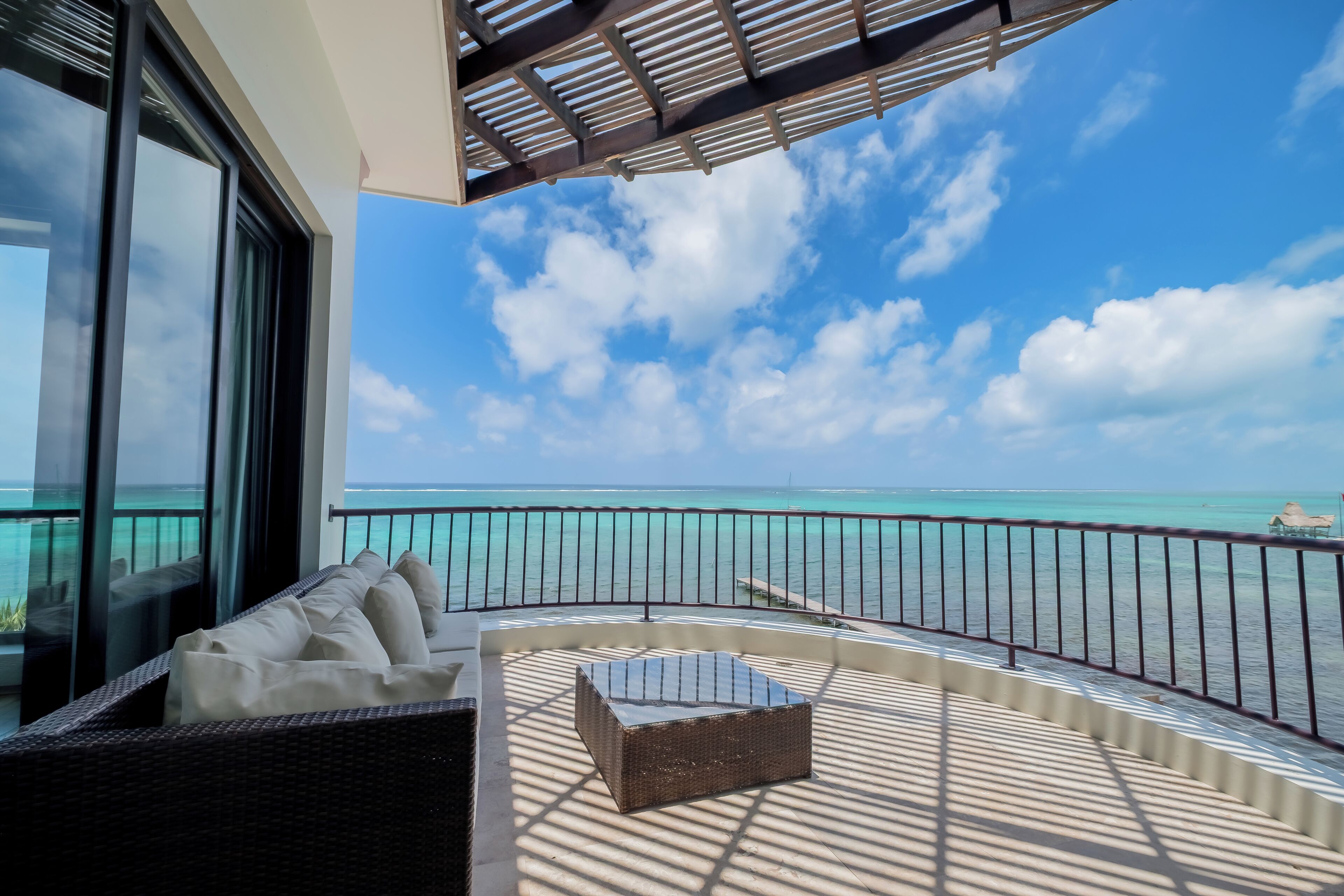 Luxury Suite, Multiple Beds, OceanFront A4 | Terrasse/patio