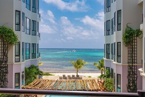 Terrace/patio - Diamante Beachfront Suites (San Pedro)
