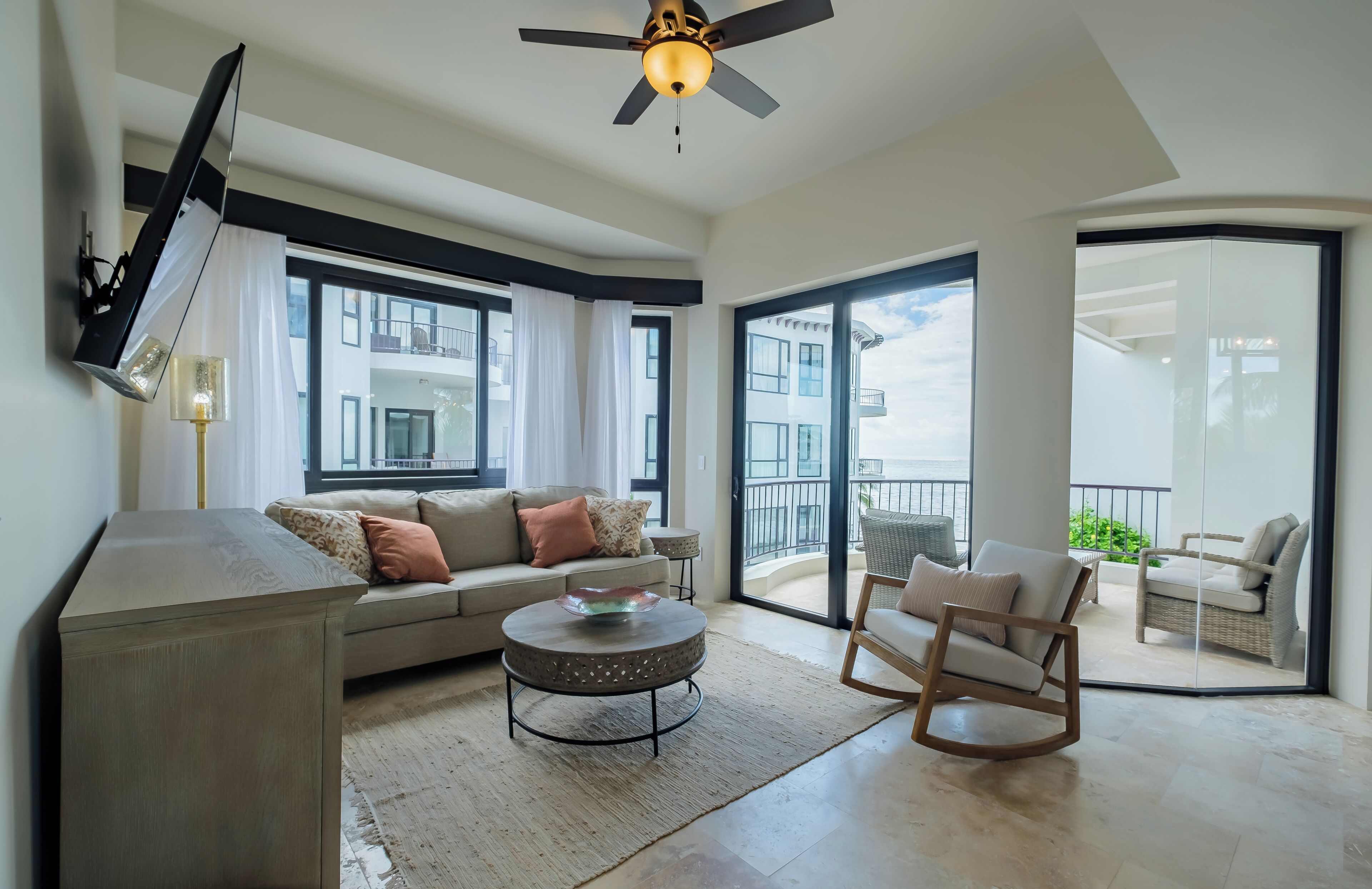 Luxury Suite, Multiple Beds, Ocean View D3 | 起居区