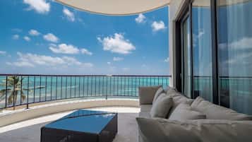 Luxury Suite, Multiple Beds, OceanFront C2 | Terrasse/patio