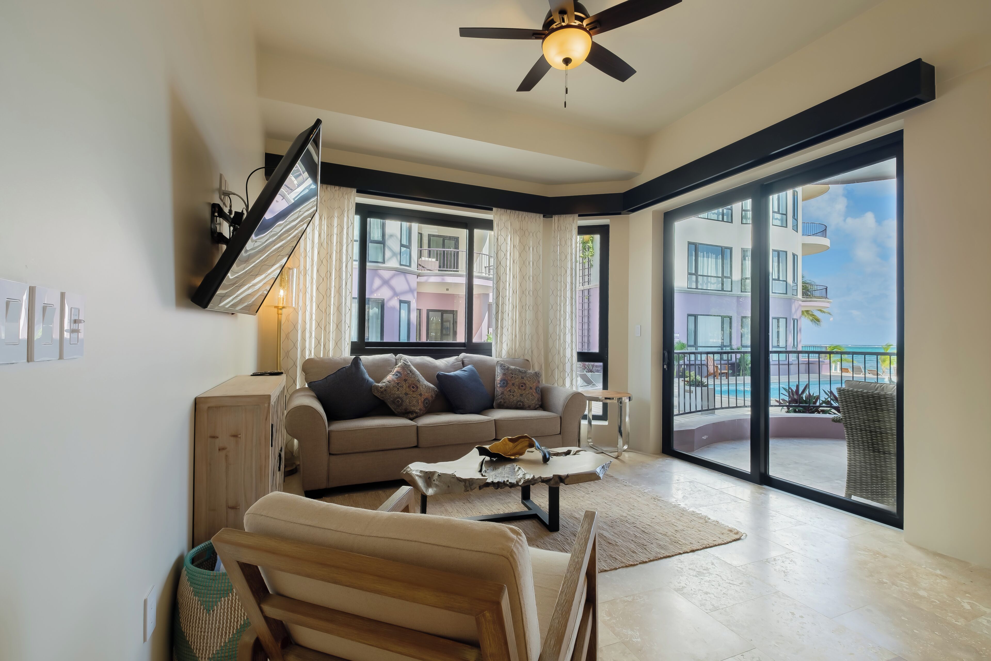 Luxury Suite, Multiple Beds, Ocean View D1 | Living area