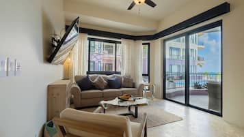 Luxury Suite, Multiple Beds, Ocean View D1 | Living area