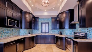 Luxury Suite, Multiple Beds, OceanFront C1 | 私人廚房