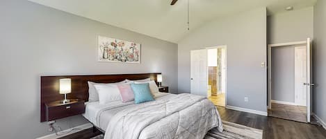 3 chambres, bureau, fer et planche Ă repasser, lit parapluie