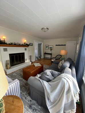 Téléviseur connecté, foyer, livres