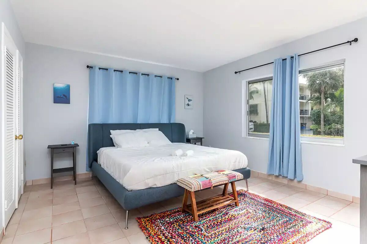 Entire condominium (condo) hosted by Maximillian