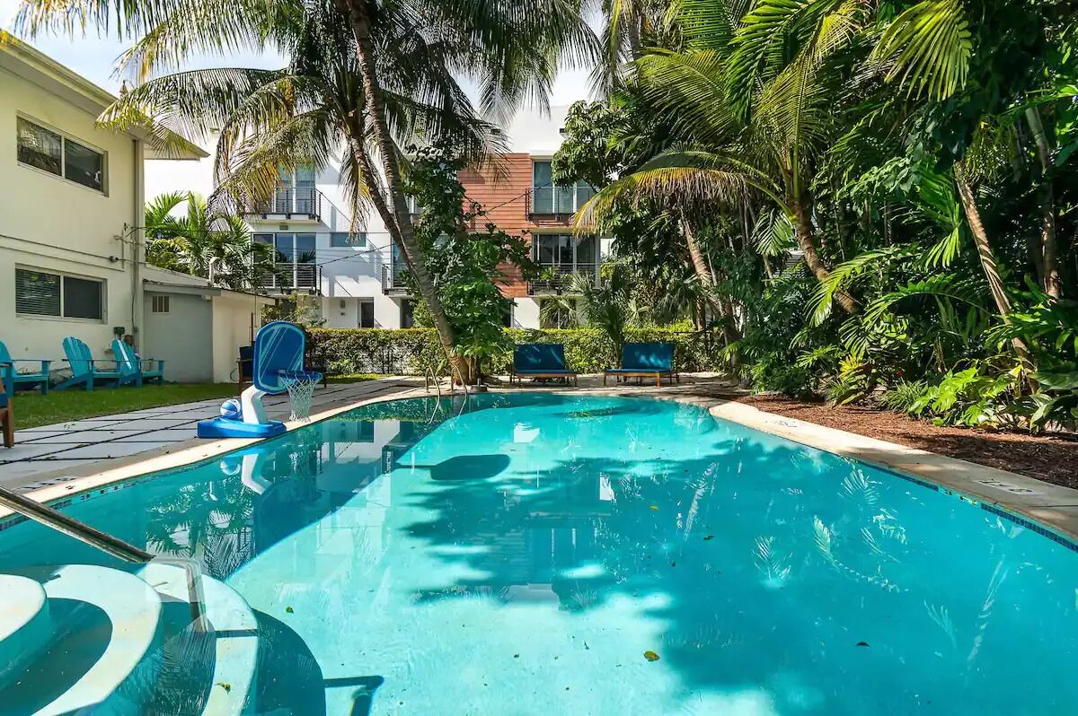 Entire condominium (condo) hosted by Maximillian