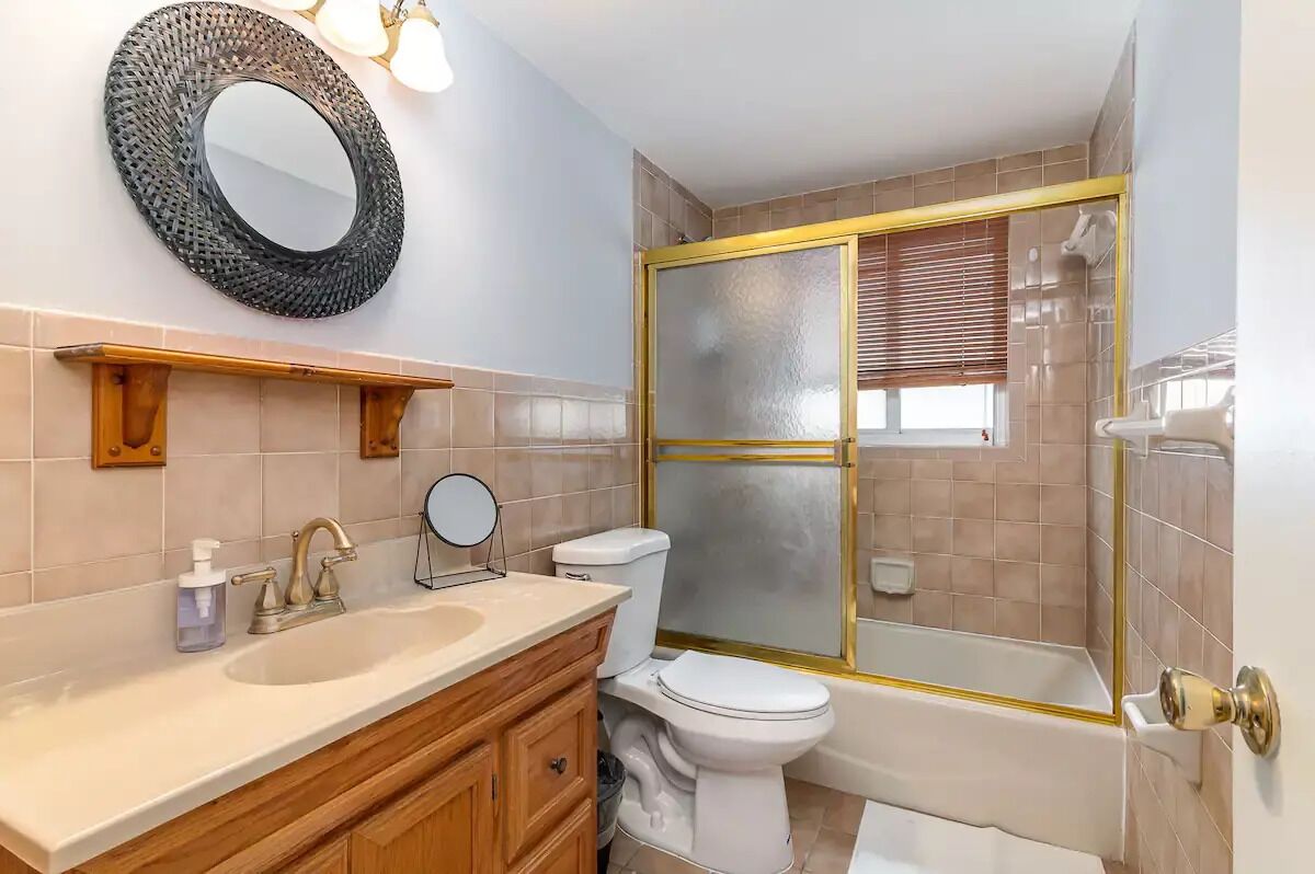 Entire condominium (condo) hosted by Maximillian