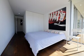2 bedrooms, iron/ironing board, travel cot, free WiFi