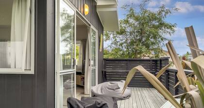 Bach Life on Seabreeze - Whangamata Holiday Home