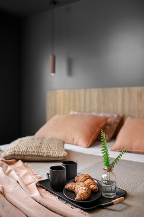 3 chambres, coffres-forts dans les chambres, bureau