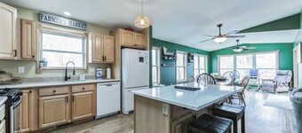 Cozy Family Cabin with beautiful beach and plenty of areas to relax