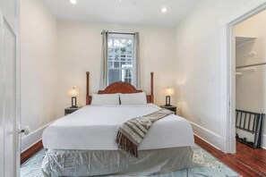 3 bedrooms, travel cot, WiFi - Classy Upscale Home | Perfect Uptown Location (New Orleans)