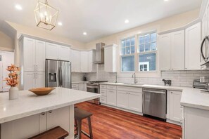 Fridge, microwave, oven, stovetop - Classy Upscale Home | Perfect Uptown Location (New Orleans)