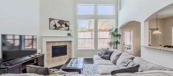 Memories • Historic down town , w/ pool,foo ball, & skee-ball