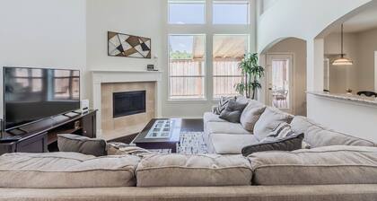 Memories • Historic down town , w/ pool,foo ball, & skee-ball