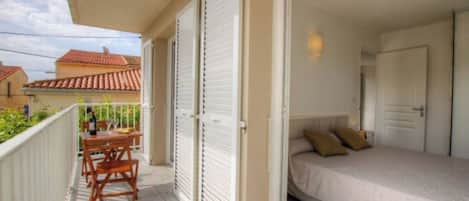 1 bedroom, iron/ironing board, travel cot, free WiFi