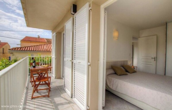 1 bedroom, iron/ironing board, travel cot, free WiFi