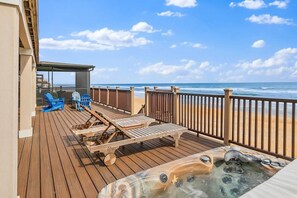 A wooden deck with lounge chairs and a hot tub overlooking the beach. - Foxys Retreat Home, Hot Tub, Fire Table & Deck (Ponte Vedra Beach)