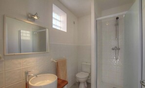 Douche, sèche-cheveux