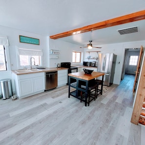 Refrigerador, microondas, horno, placa de cocina