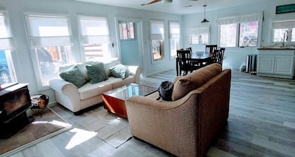 Rocky Mtn Modern Cabin- Pets Welcome FREE!! 30+ Days