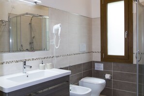 Shower, hair dryer, bidet, towels - Suestellas, House quiet, relaxing, wifi, eco-friendly, surrounded by greenery (Teulada)
