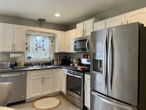 Private kitchen - Private Hudson Valley Home on Hudson River- Amenities⭐️ 🔹AIRBNB SUPERHOST🔹 (Kingston)