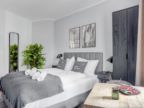 Suite M | 1 soveværelse, individuelt design, individuel indretning, skrivebord