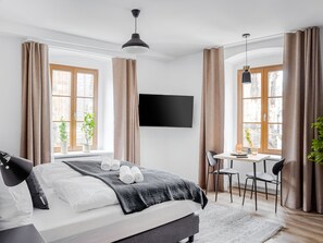 Suite M | Decoración individual, mobiliario individual, escritorio