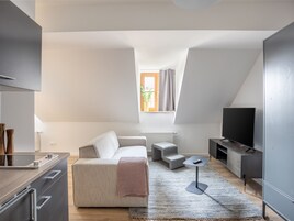 Suite L | 特色装修、特色家居、办公桌、笔记本电脑工作区