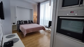 Deluxe Double Room | Premium bedding, individually decorated, free WiFi, bed sheets - Apartamenty Varsovia 304 (Warsaw)
