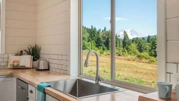 冰箱、微波炉、烤箱、炉灶