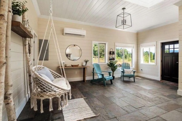 2 bedrooms, travel cot, free WiFi, bed sheets