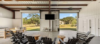 2 houses/5+bedrooms! Party Barn with games!  Stocked Pond!  On 5 acers-Sleeps 17