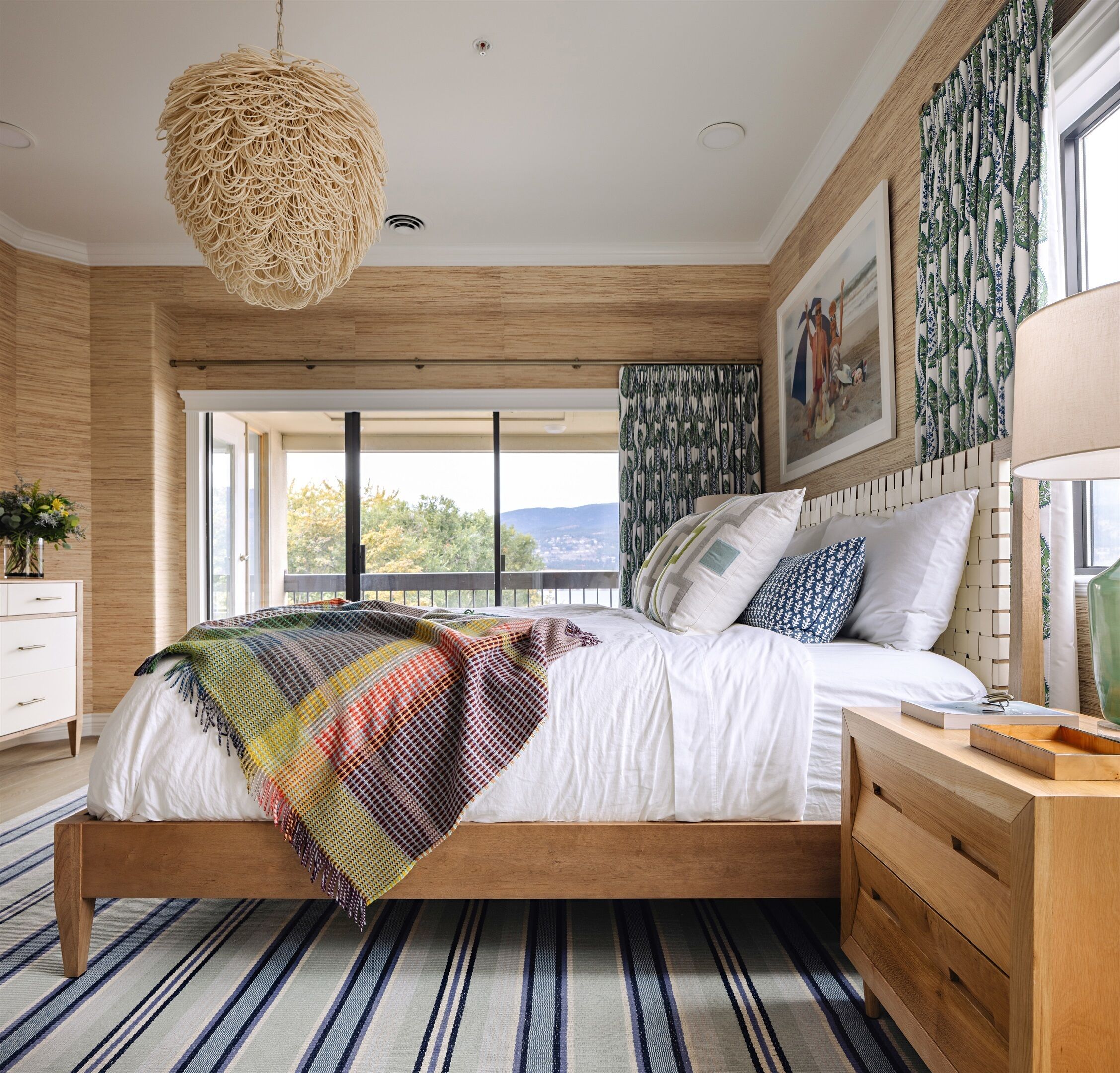 Lakefront Penthouse, Amazing Views, Luxury Design